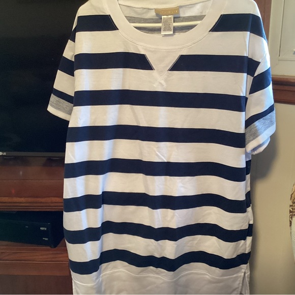 CUTE BEACH COVERUP OR TOP. - Picture 2 of 2